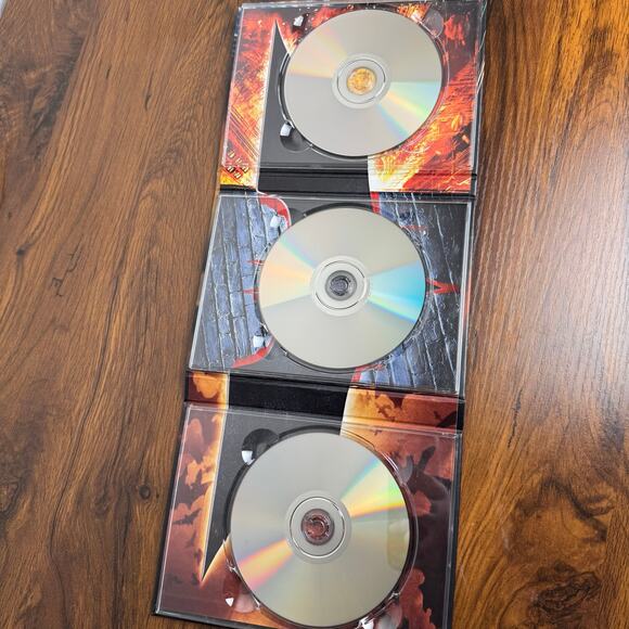 The Dark Knight Trilogy DVD 2012 3 Disc Set Limited Edition Gift Set - Picture 4 of 6